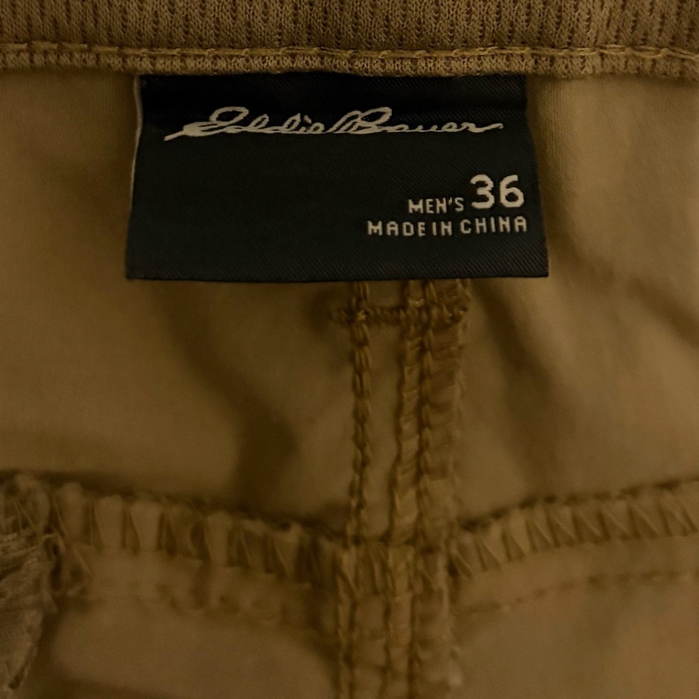 Men’s used size 36 khaki flat front Eddie Bauer shorts beige Pre own items are a - Picture 3 of 5